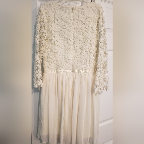 NWT Suzanne Betro Sz. M Cream Colored Floral Lace Dress - Picture 4 of 4